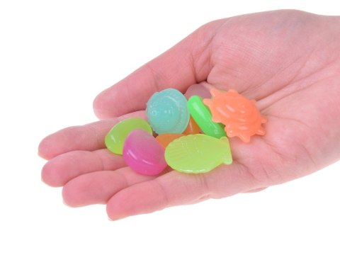 Mały archeolog wykopaliska kamienie fluorescencyjne szukanie skarbu ZA5595