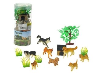 Pieski z budą i akcesoriami